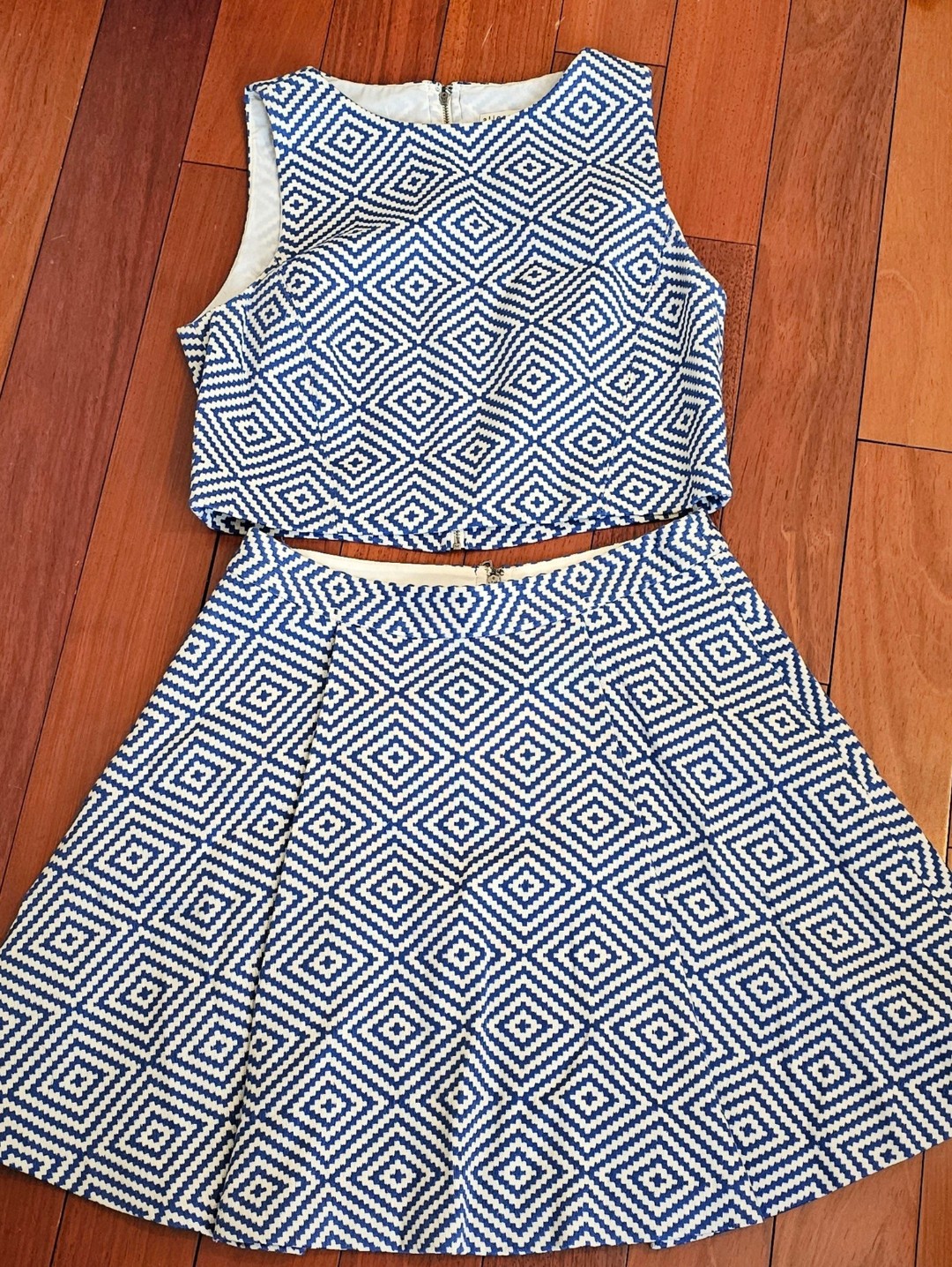 Alice + Olivia Patterned Crop Top Skirt Set